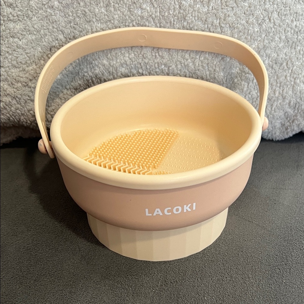 La Coki 3 in 1 makeup brush cleaning bowl and storage-NIB